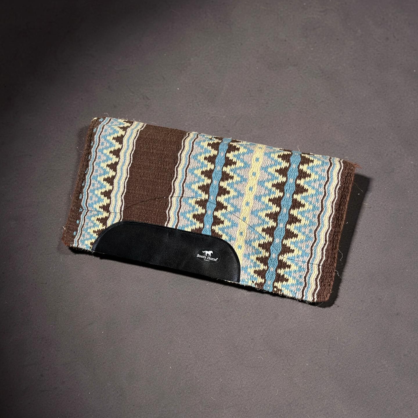 Manta Navajo Boots Horse Curvada 30x32 Marrom/Azul claro/Amarelo Cód. 9039
